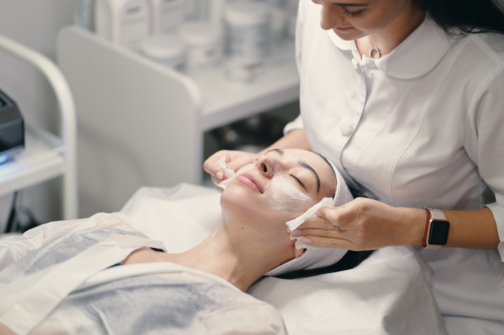 Layanan Facial Oxy Tea Tree, Vitamin C, Aloe Vera ENS Skin Specialist