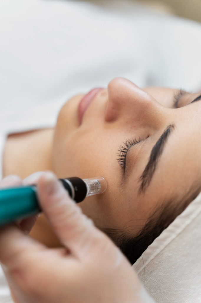 Layanan Hollywood Bright Facial ENS Skin Specialist